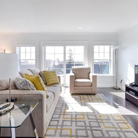 Global Luxury Suites South Boston